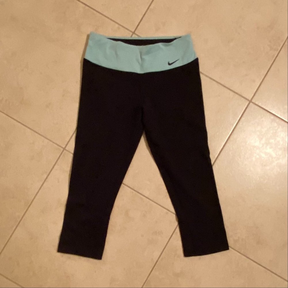 Nike Dri-Fit Cropped Leggings size XS